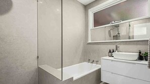 Unclassified image, 4 of 17, button - 3BR in Caulfield Area Fully Kosher and Renovated (Melbourne)