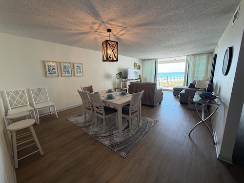 Ocean Front w/Direct Pvt Access, Free Beach Setup! New Owner, Pre-Reno Special!