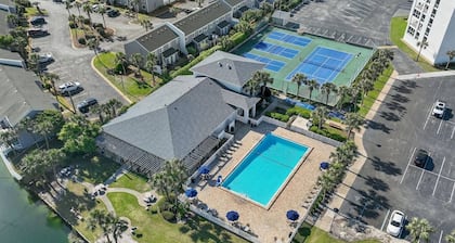 Ocean Front w/Direct Pvt Access, Free Beach Setup! New Owner, Pre-Reno Special!