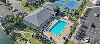 Ocean Front w/Direct Pvt Access, Free Beach Setup! New Owner, Pre-Reno Special!
