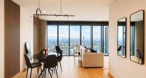 A modern living room with a dining area, large windows, and a city view. - Skyline Views in Reforma | Pool, Gym, Central (Mexico City)
