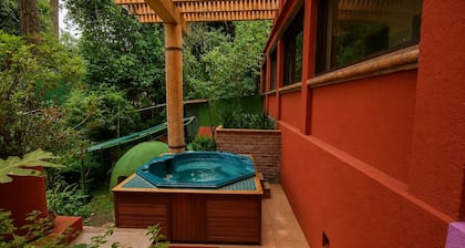 Avándaro Retreat: Fireplace & Jacuzzi Access