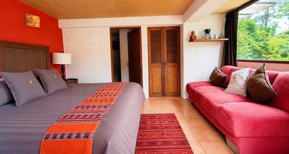 Avándaro Retreat: Fireplace & Jacuzzi Access