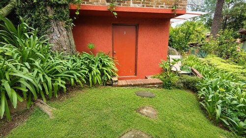 Avándaro Retreat: Fireplace & Jacuzzi Access