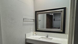 Bathroom - Moonlight Inn (Gardena)