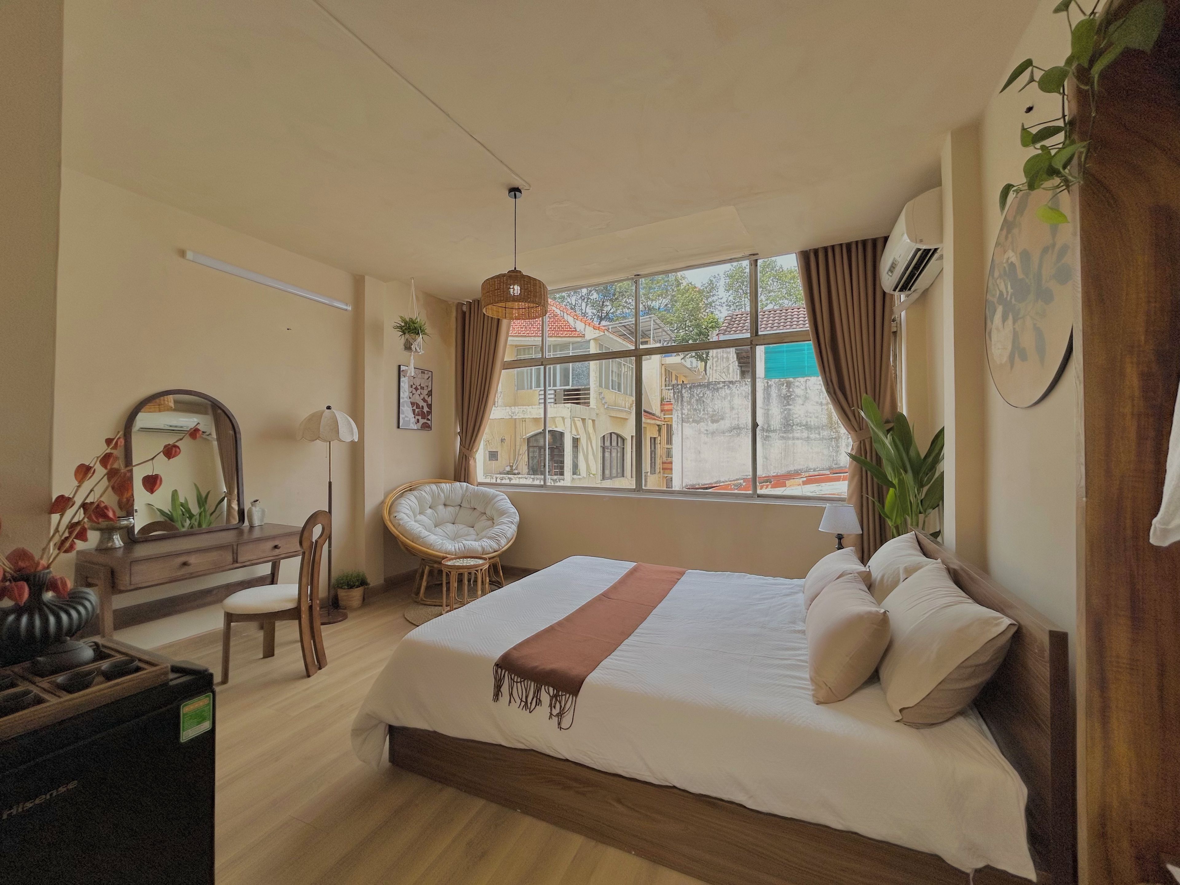 Deluxe Room, City View | Egyptian cotton sheets, premium bedding, down comforters, desk