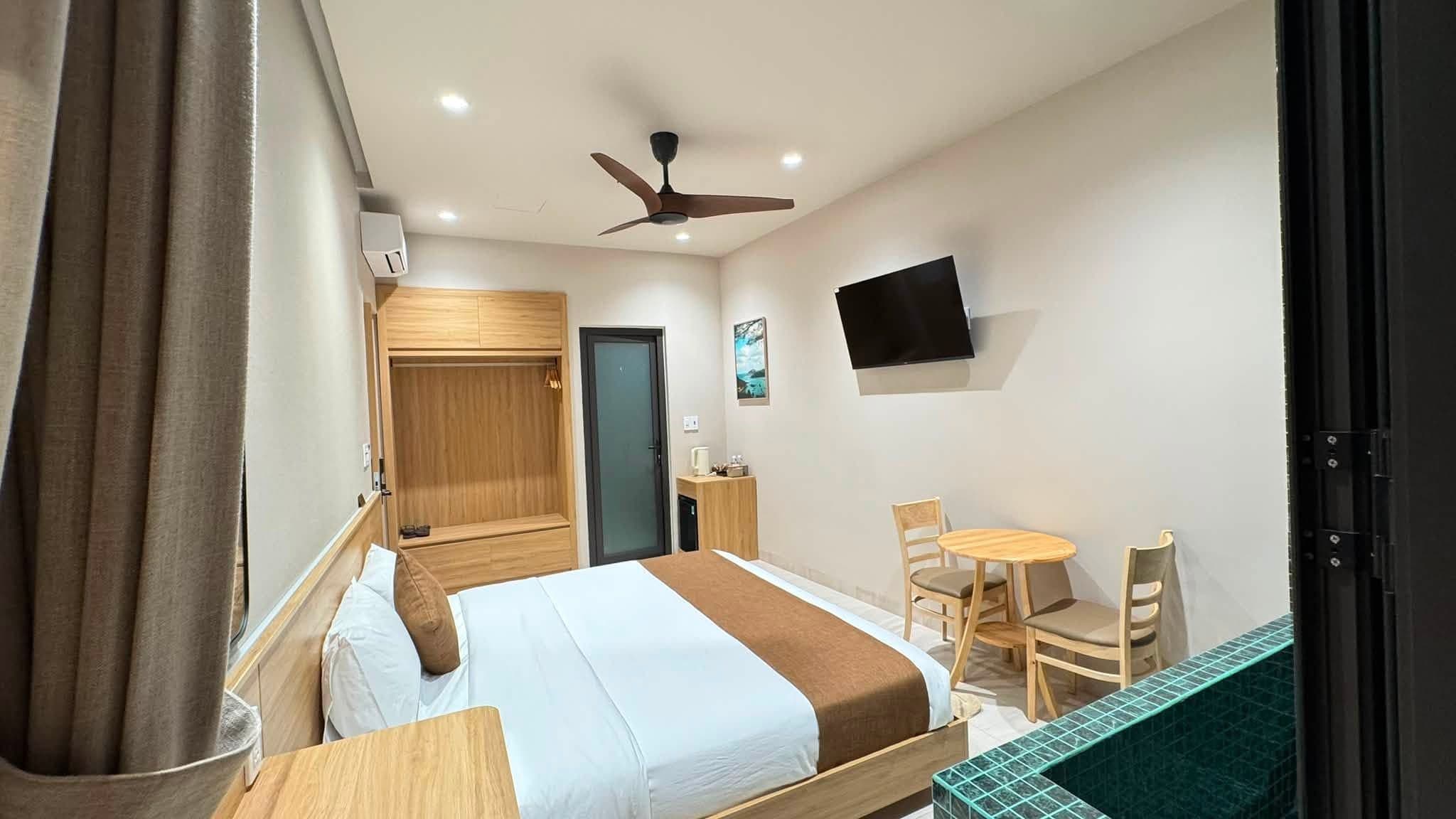 Superior Room, City View | Desk, laptop workspace, WiFi (free)