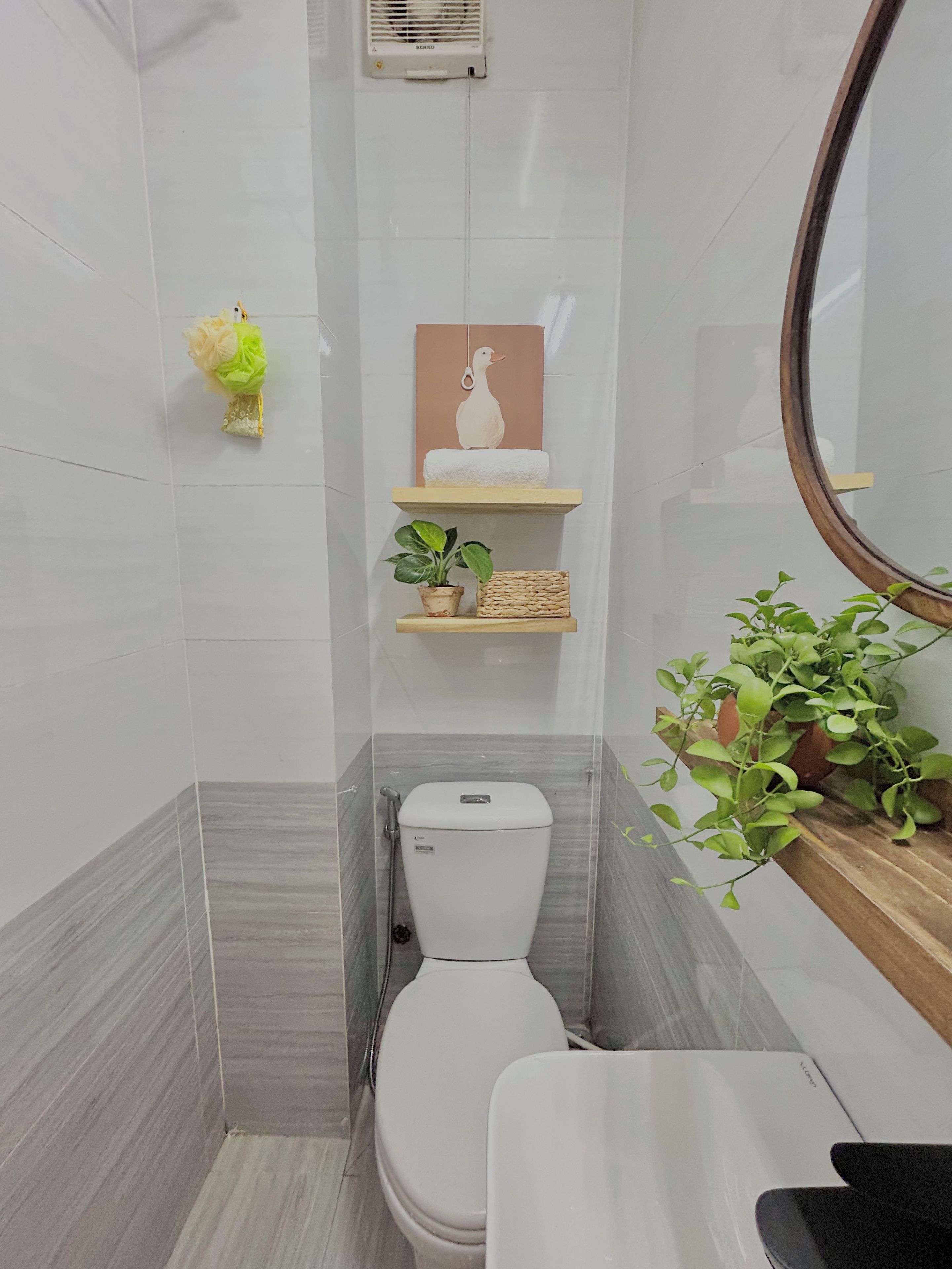 Deluxe Room, City View | Bathroom | Hydromassage showerhead, free toiletries, hair dryer, towels