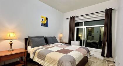 2BR Surrey Apartment | AC, Parking, Wi-Fi & Near SkyTrain