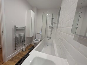 Apartamento, 2 quartos | Banheiro