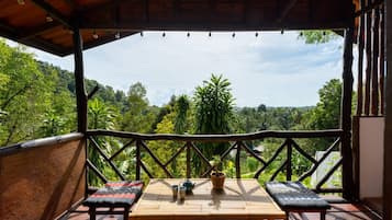 Bungalow clásico, lanai | Restaurante al aire libre