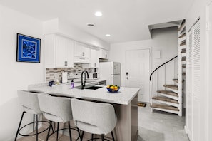 Private kitchen - Jockey Beach Club | Pool View Condo Near Beach! (Ocean City)