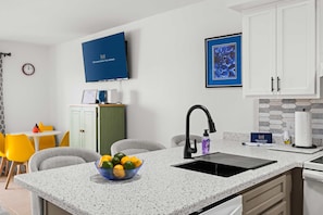 Private kitchen - Jockey Beach Club | Pool View Condo Near Beach! (Ocean City)
