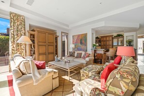 A spacious living room with a sofa, armchairs, a coffee table, and a dining area. - The Reserve - Luxury 4-Bedroom Retreat Plus Office in Peaceful Indian Wells (Indian Wells)