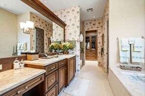 Bathroom - The Reserve - Luxury 4-Bedroom Retreat Plus Office in Peaceful Indian Wells (Indian Wells)