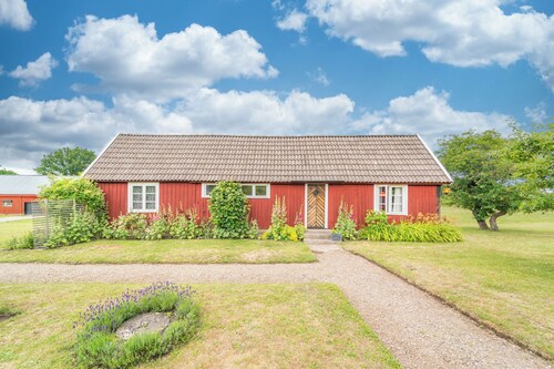 Charming Country House - Bedding and towels included. 5 minutes from the Öland Bridge.