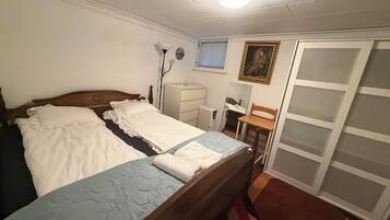 2 bedrooms, iron/ironing board, WiFi (free), bed sheets