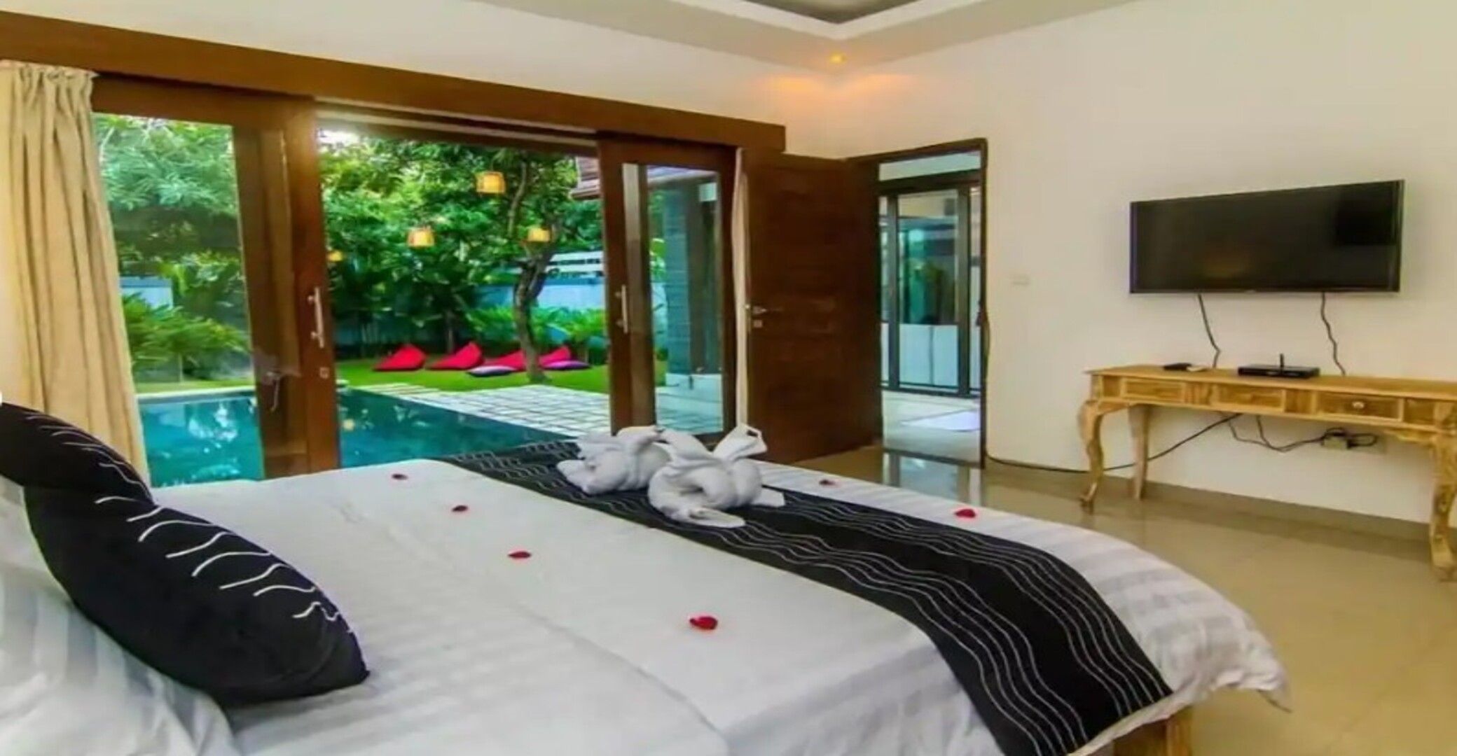 Deluxe Room | Free WiFi