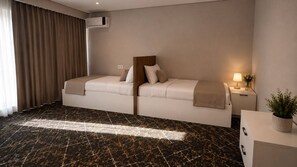 Economy Double or Twin Room | Free WiFi - Uya Hotel (Toktogul)