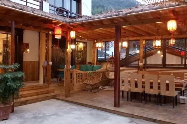 Tempat makan luar