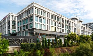 A modern building with a sign reading 'VESQUARE' and a large glass facade. - Capital O 90985 Margo Hotel KK (Kota Kinabalu)