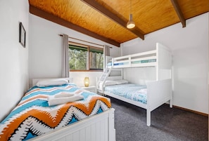 Bedroom 3 (Double bed with single bunk plus a separate single bed - Tanglewood Cottage | Halls Gap Accommodation (Halls Gap)