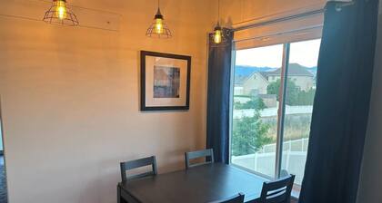 Serene Mountain & Temple View Retreat w/ Hot Tub Access