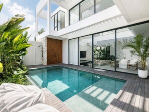 A modern house with a swimming pool, large windows, and a patio area. - Casa Rio 3BR Enclosed Living & Pool (Keroboken Kelod)