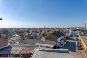 A residential area with terraced houses, a clear sky, and a distant tower. - Horizon View | Quirky | Sea Views | Long stays (Ramsgate)
