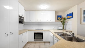 Private kitchen - Como Noosa 7 Noosaville (Noosaville)