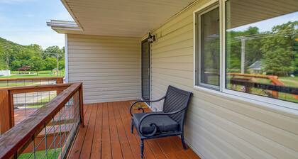 Spacious Home w/ Deck & Mississippi River Views