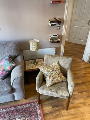 Living area - Lovely Apartment - Sleeps 6 - 1 Super King Bed, 1 Double Bed & 1 Double Sofa Bed (Lincoln)