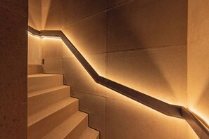 A staircase with a modern design, featuring a lighted handrail and steps. - HITOTOSE HARU -Kyoto Gion Shirakawa- (Kyoto)