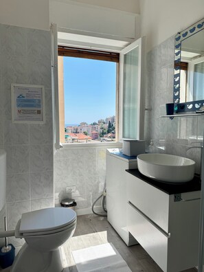 Unclassified image, 5 of 14, button - Vrbo Property (Sanremo)