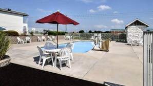 Pool - Spacious 2 Full Beds | Micfridge (Saint Joseph)