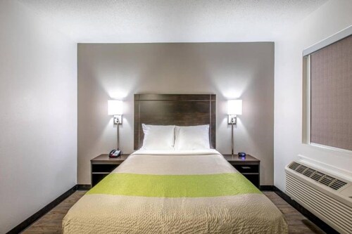 1 Queen Bed Deluxe, Kitchen, Non-Smoking