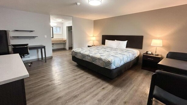 Unclassified image, 1 of 13, button - Cozy Suite King Bed|Free Parking (Vancouver)