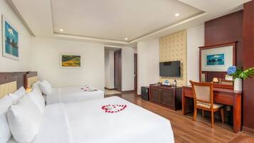 Exclusive Suite, River View | Desk, laptop workspace, WiFi (free)