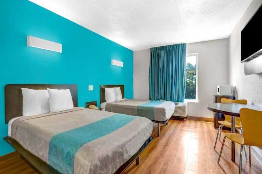 2 Full Beds | Non-smoking - Raleigh, NC