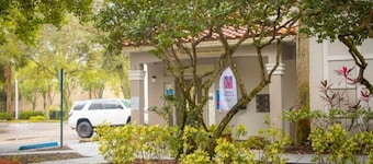 2 Full Beds | ADA/Tub, Nsmk