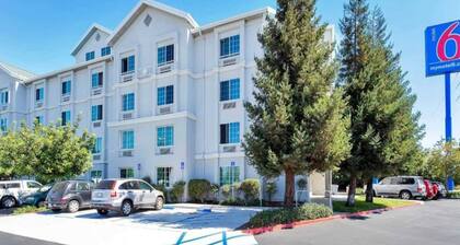 2 Queen Beds | Redwood City