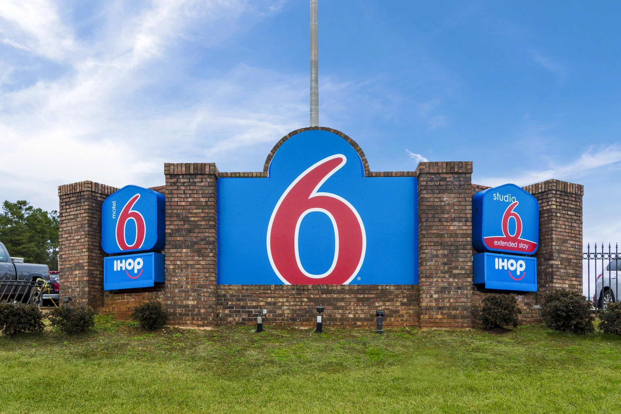 A large number '6' sign with 'motel' and 'IHOP' logos, indicating a motel with IHOP dining.