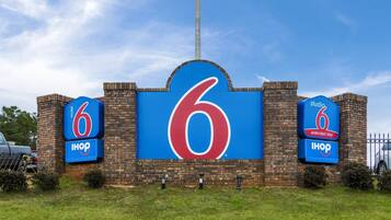 A large number '6' sign with 'motel' and 'IHOP' logos, indicating a motel with IHOP dining.