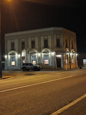 A building with a classic architectural style, featuring a symmetrical facade with evenly spaced windows and a central entrance. - The historical Bank house 1 (Lawrence)