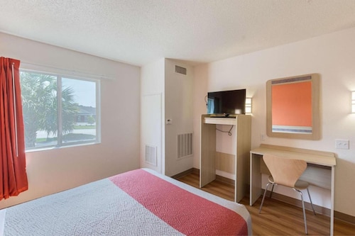 1 Full Bed | Non-Smoking