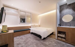 Unclassified image, 4 of 6, button - Busan Suyeong Bomnal (Busan)