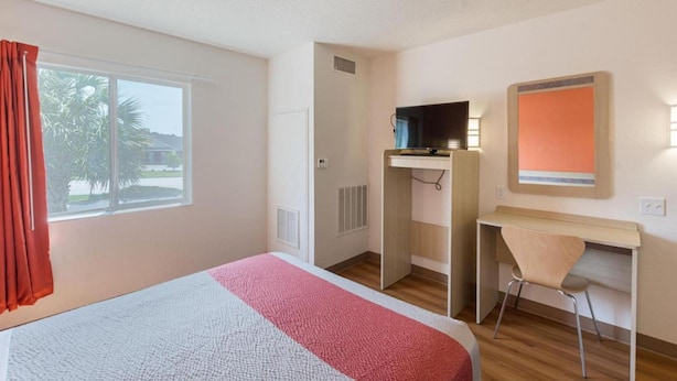 Free WiFi - 1  Full Bed | ADA/Tub (Columbia SC)