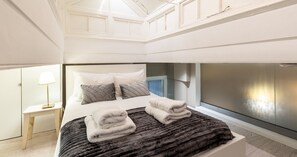 Unclassified image, 3 of 25, button - South Kensington Base Near Knightsbridge (London)
