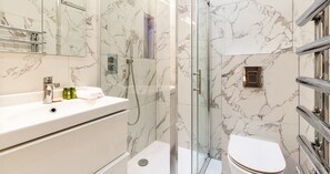 Unclassified image, 5 of 25, button - South Kensington Base Near Knightsbridge (London)