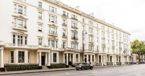 A multi-story building with a classical architectural style, featuring symmetrical windows and a central entrance with columns. - South Kensington Base Near Knightsbridge (London)